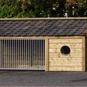 De houten kennel Rex 2 is een aanwinst voor uw achtertuin!